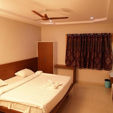 Swagath Residency Kākināda Extérieur photo