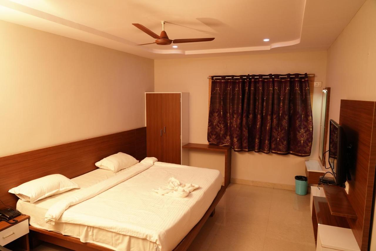 Swagath Residency Kākināda Extérieur photo