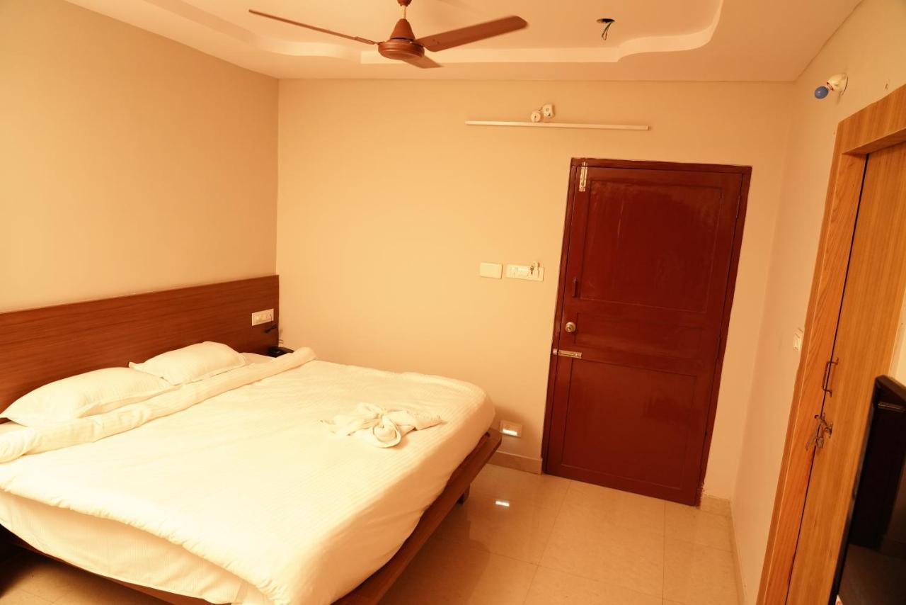 Swagath Residency Kākināda Extérieur photo