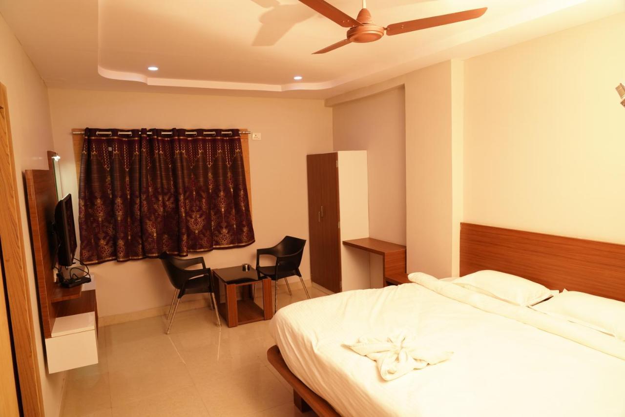 Swagath Residency Kākināda Extérieur photo