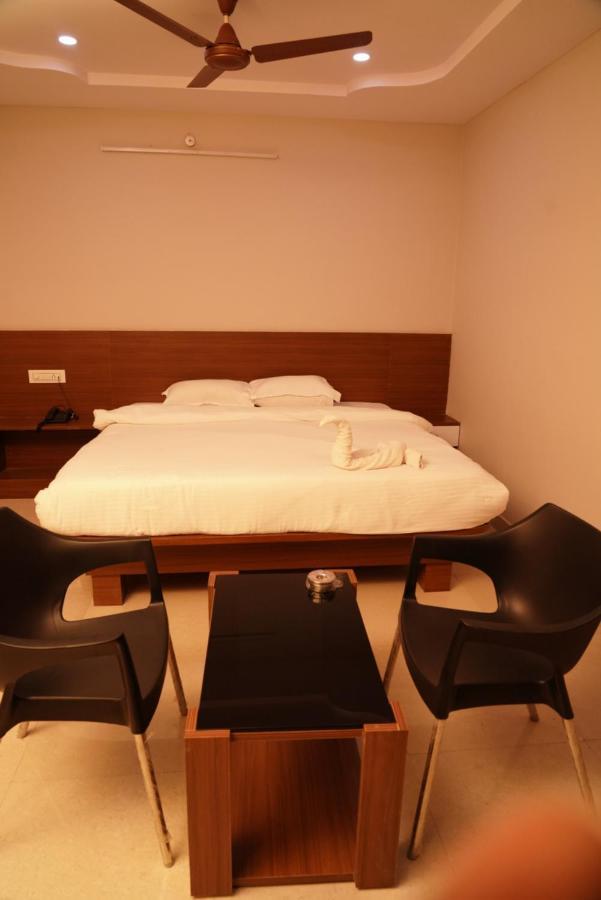 Swagath Residency Kākināda Extérieur photo