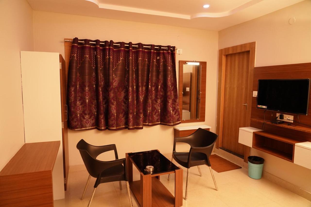 Swagath Residency Kākināda Extérieur photo
