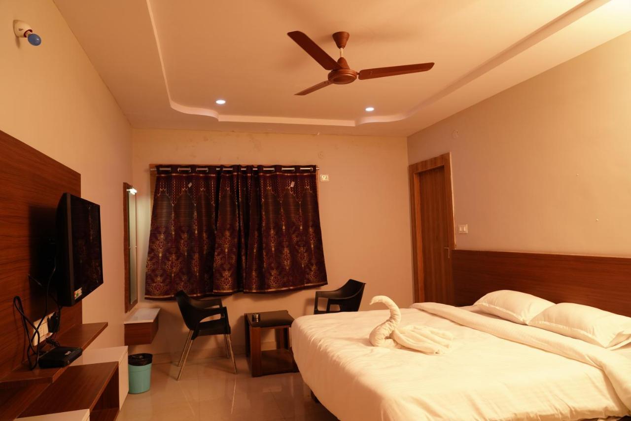 Swagath Residency Kākināda Extérieur photo