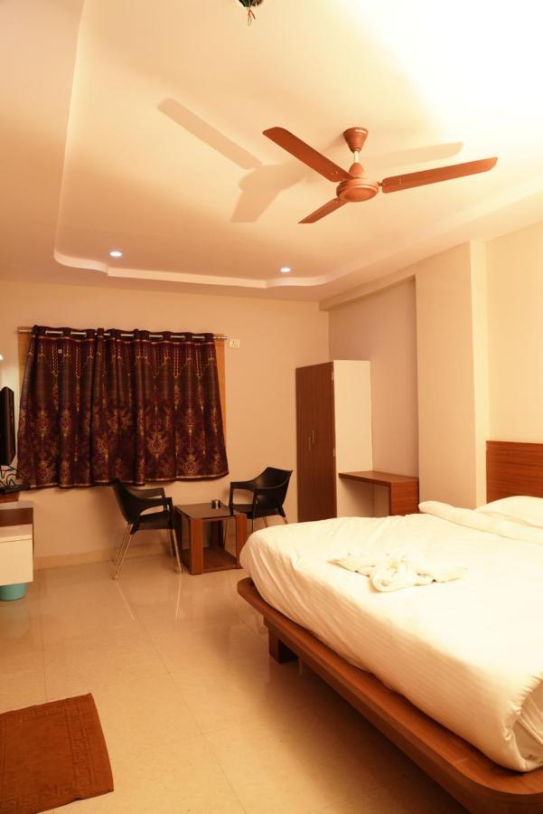 Swagath Residency Kākināda Extérieur photo