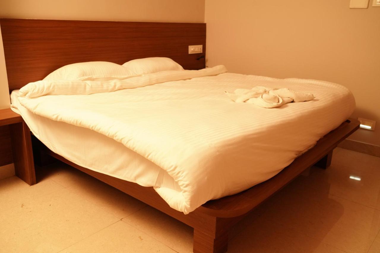 Swagath Residency Kākināda Extérieur photo