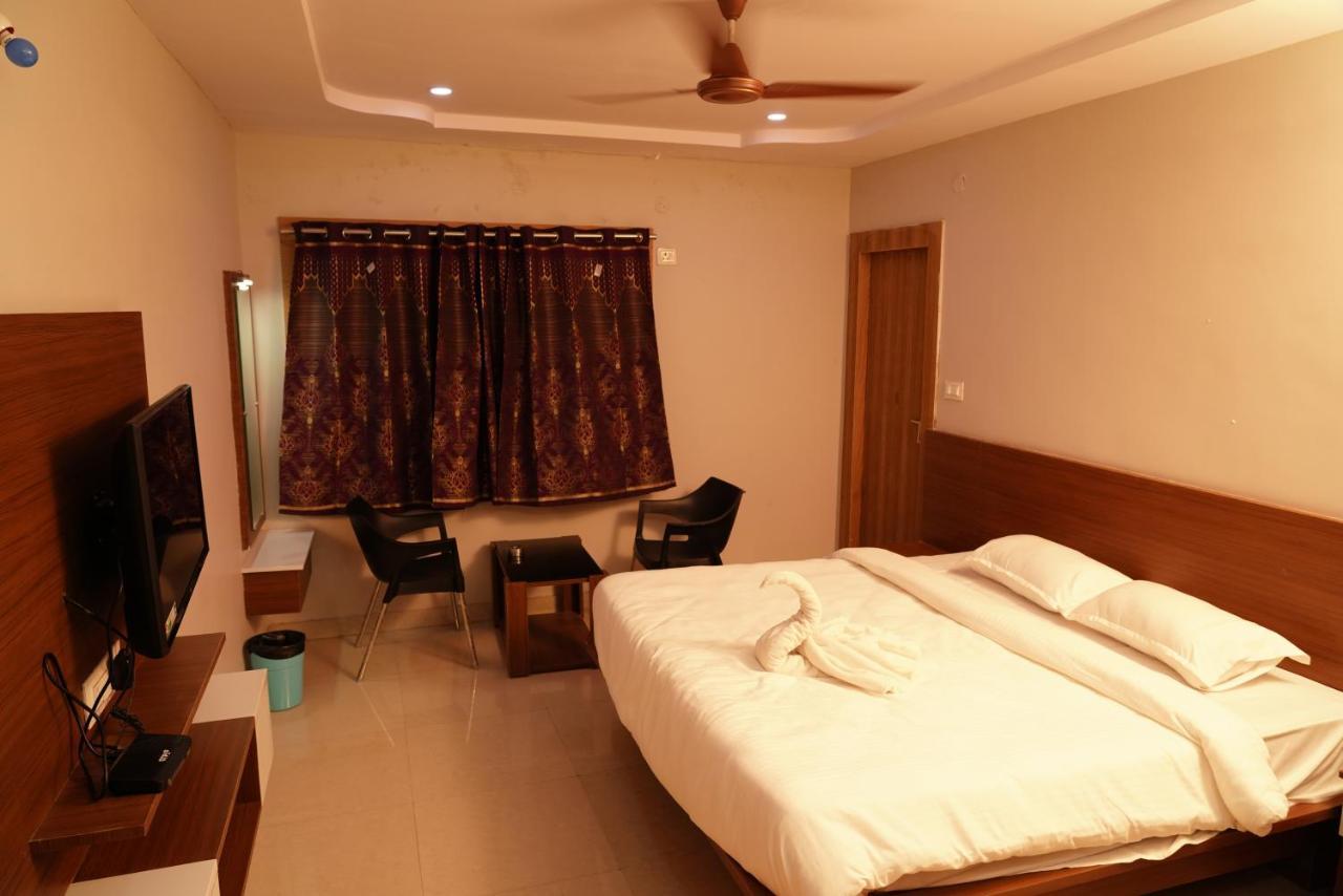 Swagath Residency Kākināda Extérieur photo