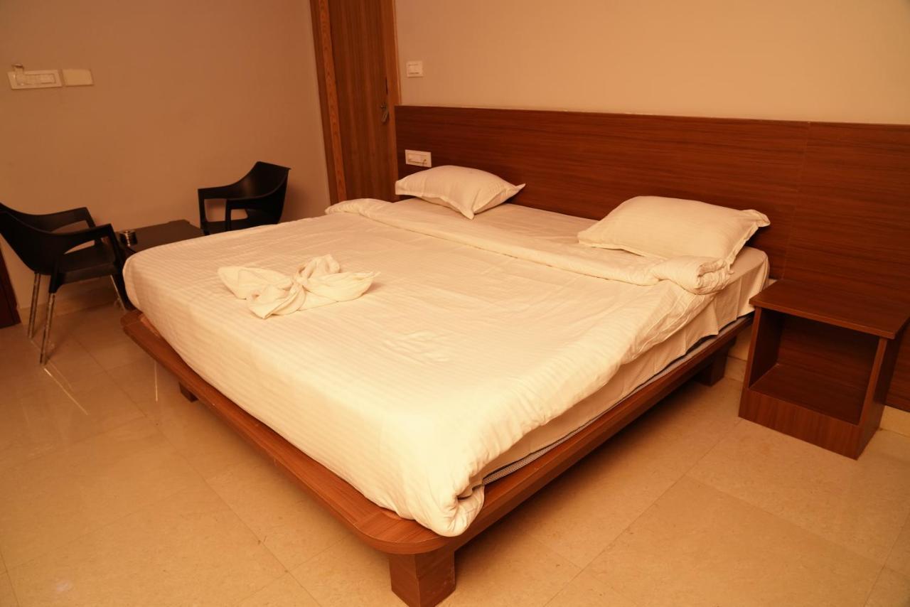 Swagath Residency Kākināda Extérieur photo