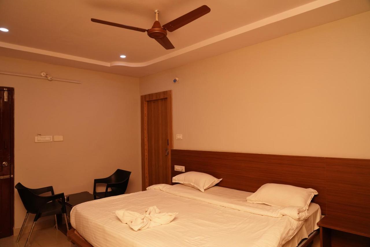 Swagath Residency Kākināda Extérieur photo