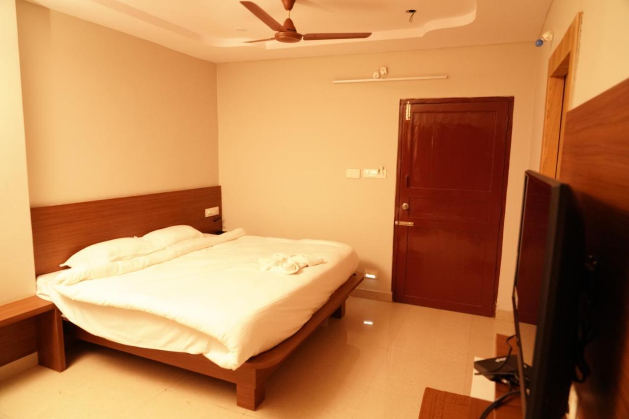 Swagath Residency Kākināda Extérieur photo